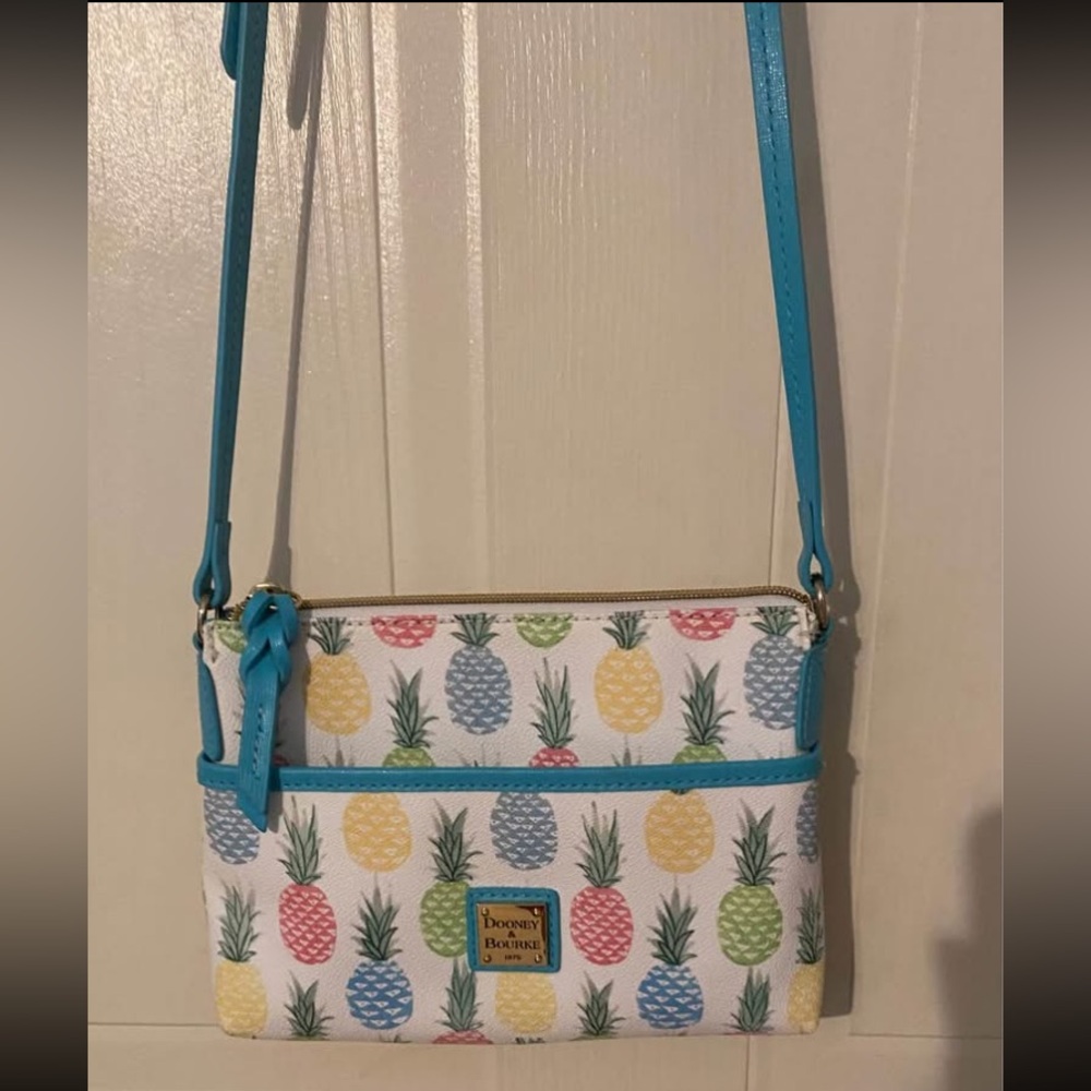 Dooney and bourke pineapple bag - Picture 3 of 10
